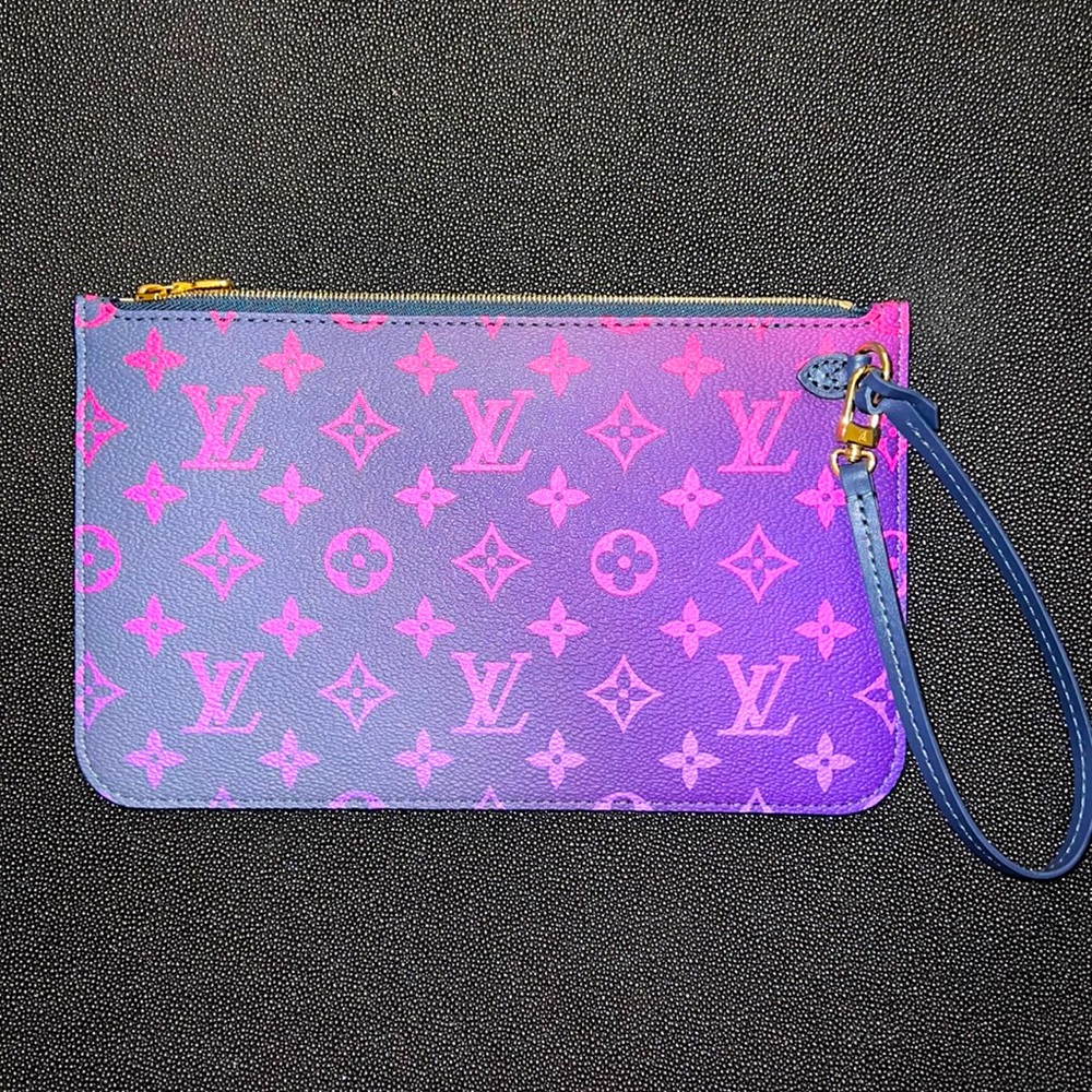 💜 LOUIS VUITTON 💜MONOGRAM SPRING IN THE CITY POCHETTE MIDNIGHT FUCHSIA. NWT.